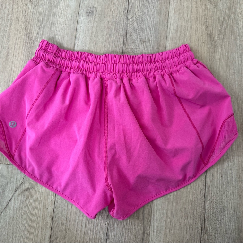 Lululemon Hotty Hot Low-Rise Lined Short 2.5”